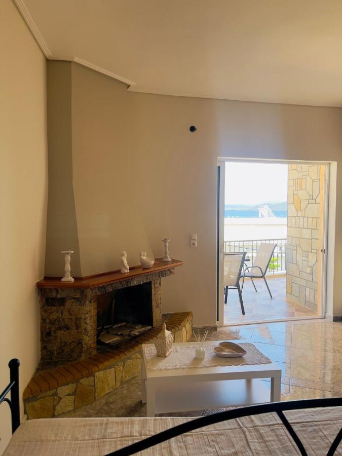 Luxury Seaside Apartment, 3 Bedrooms Holiday home Livanatai